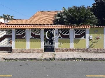 Casa · 180m² · 3 Quartos · 2 Vagas · Casa Ampla e Aconchegante