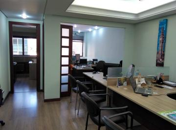 Comercial · 77m² · Conjunto comercial em andar alto, em frente ao Hospital São Vicente