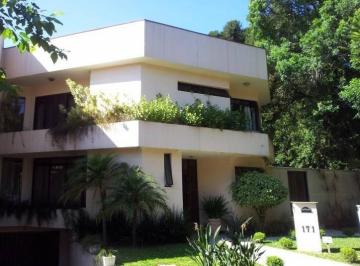 Casa · 550m² · 4 Quartos · 6 Vagas · Linda residencia em condomínio de alto padrão no Mossungue