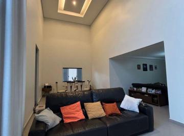 Casa de 6 quartos, Vicente Pires · Rua 8, 6 qtos sendo 4 suítes, lote 600m, condomínio, cozinha planejada, churrasqueira