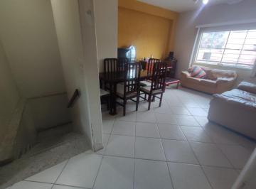 Apartamento de 3 quartos, Macaé · Casa sobrado 3 quartos sendo 1 ste, com mobilia para empresas, Centro - Macaé - RJ