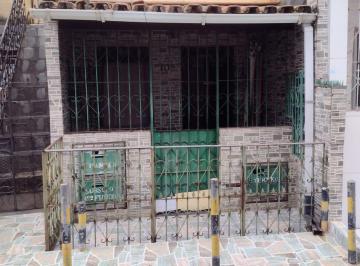 Casa de 1 quarto, Salvador · Casa Térrea no Largo do Tanque, próxima aos pontos de ônibus