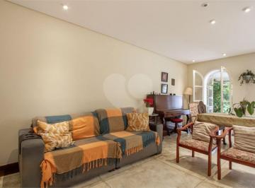 Casa de 3 quartos, São Paulo · Alto de Pinheiros. Sobrado. 3 quartos. suíte. 2 vagas
