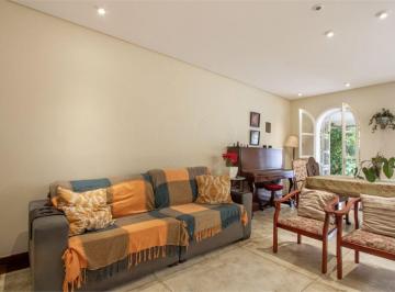 Casa de 3 quartos, São Paulo · Alto de Pinheiros. Sobrado. 3 quartos. suíte. 2 vagas