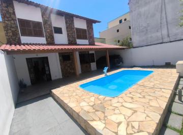 Casa de 6 quartos, Macaé · Imóvel para aluguel tem 385 metros quadrados com 6 quartos em Imbetiba - Macaé - RJ