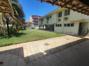 Casa de 5 quartos, Macaé · Casa com 5 quartos, sendo 3 suítes, área gourmet e amplo quintal gramado em Imbetiba - Macaé - RJ