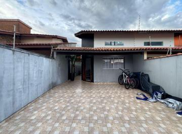 Casa de 3 quartos, Itanhaém · Casa com 3 quartos e área gourmet em Itanhaém.