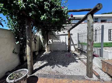 Casa · 220m² · 3 Quartos · 2 Vagas · Casa com 03 dormitórios sendo 02 suítes próximo Avenida Brasil na cidade de Americana-SP.