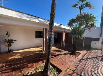 Casa · 210m² · 3 Quartos · Oportunidade Única no Coração da Cidade