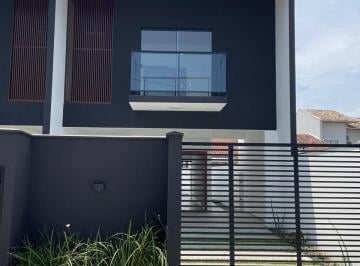 Casa · 136m² · 3 Quartos · 1 Vaga · sobrado alto padrão pronto para morar em Balneário Piçarras Sc