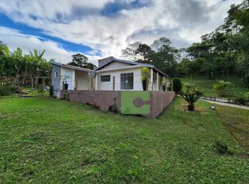 Rural de 3 quartos, Biritiba-Mirim · Chácara com cheiro de novo em Biritiba Mirim