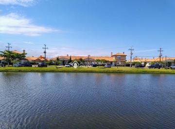 Casa · 140m² · 3 Quartos · 2 Vagas · Casa mobiliada com três dormitórios e infraestrutura completa em condomínio fechado em Xangri-Lá