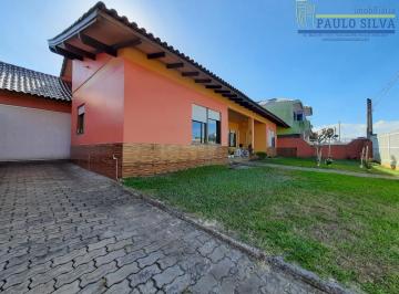 24985015_g.jpg · 
                                Casa térrea no centro de Tramandaí, com quatro quartos, mobiliada. 