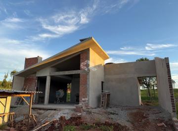 Casa · 118m² · 3 Quartos · 2 Vagas · CASA EM CONSTRUÇÃO COM 03 DORMITÓRIOS SENDO 01 SUITE