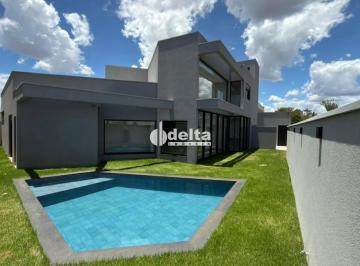 Casa · 567m² · 4 Quartos · 5 Vagas · Casa em condomínio com 4 suítes disponível para venda no bairro Jardim Sul em Uberlândia-MG