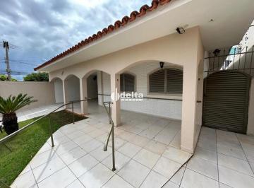 Comercial · 720m² · 6 Quartos · 6 Vagas · Casa comercial com 6 quartos disponível para vendas no Bairro Tabajaras em Uberlândia-MG.