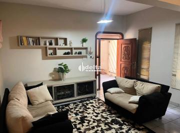 Casa · 302m² · 3 Quartos · 3 Vagas · Casa residencial com 3 quartos sendo 1 suíte disponível para locação no bairro Presidente Roosevelt 