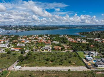 Terreno · 2250m² · Mais do que metros quadrados: metros à frente.