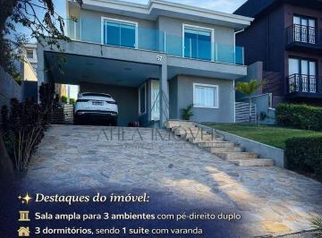 Casa · 210m² · 3 Quartos · 4 Vagas · Casa moderna e clean, com 210m² de área construída, pensada para quem busca conforto, iluminação nat