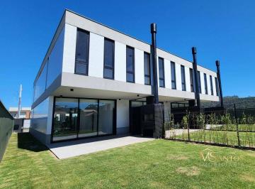 2bb64be48379fe4bda21980753c3caab77624938 · Casa com 3 dormitórios à venda, 183 m² por R$ 1.500.000,00 - Ingleses - Florianópolis/SC