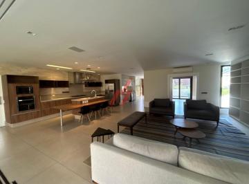 Foto 01 · Aluguel de Casa de Luxo em Condomínio, 4 Quartos, 4 Suítes, 3 Salas, 5 Banheiros, 7 Vagas de Garagem