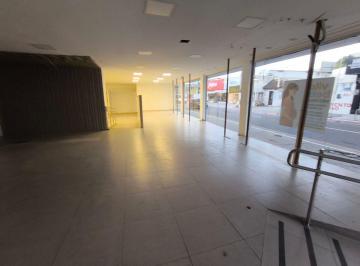 Comercial , Macaé · Lojão com 300 M², sendo 240 M² térreo, no Centro - Macaé - RJ