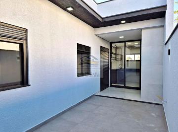 Casa en Venda de 3 quartos  · Casa no Condomínio Villagio Ipanema