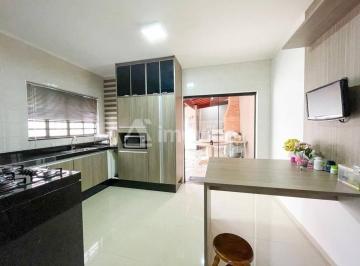 Casa · 207m² · 3 Quartos · 4 Vagas · SOBRADO A VENDA - 3 DORMITORIOS COM SUITE - AMERICANA-SP