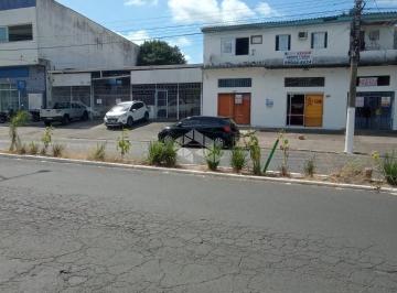 c87fe516-333a-4054-a9ac-266f07add8a1 · Prédio comercial no centro de Alvorada bairro Bela Vista.