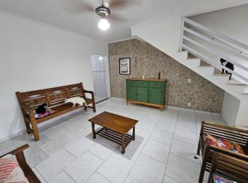 Casa · 90m² · 2 Quartos · Casa de dois dormitórios de 90 m2 por 380 mil. Sem garagem.