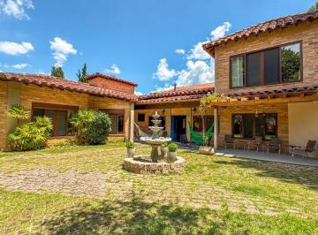 Casa de 3 quartos, Barueri · Bela Casa a Venda na Aldeia da Serra