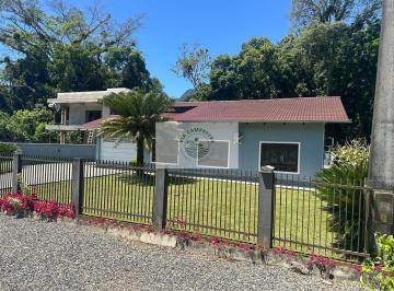 Casa · 250m² · 3 Quartos · 2 Vagas · Residencia com 3 dormitorios, laje, frente para o asfalto, escriturado, 720 m² de terreno