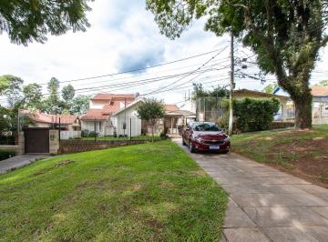Casa · 200m² · 4 Quartos · 2 Vagas · Casa de 4 dormitórios, 2 suítes, piscina, pátio e 2 vagas de garagem.