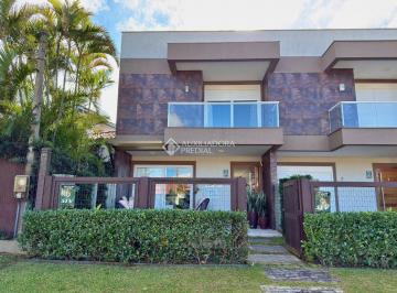 Casa · 127m² · 3 Quartos · Sobrado de três dormitórios mobiliado e climatizado a cinco quadras do mar no Centro de Xangri-Lá