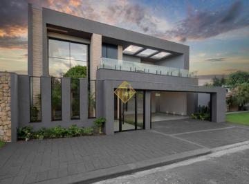 Casa · 301m² · 4 Quartos · 3 Vagas · Sobrado à venda, 4 quartos, 3 suítes, 3 vagas, Country - Cascavel/PR