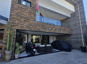 Casa · 209m² · 3 Quartos · 4 Vagas · Casa à venda - em Camboinhas