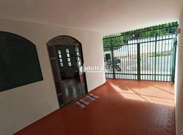 Casa · 327m² · 3 Quartos · 3 Vagas · Casa com 3 quartos 1 sendo suíte disponível para venda no bairro Lidice em Uberlândia-MG