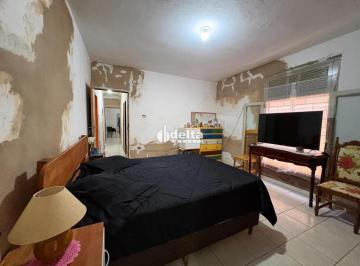 Casa · 360m² · 4 Quartos · 3 Vagas · Casa Residencial Padrão em Uberlândia