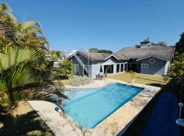 Casa · 713m² · 4 Quartos · 4 Vagas · Casa de Condomínio com 4 Suites, Piscina, Horta.