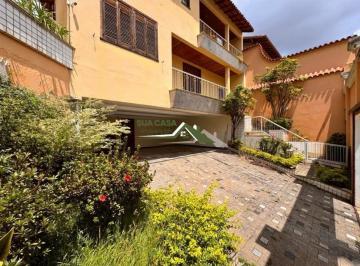 Casa · 420m² · 6 Quartos · 4 Vagas · Casa - 6 Quartos sendo 2 Suítes - 420 m