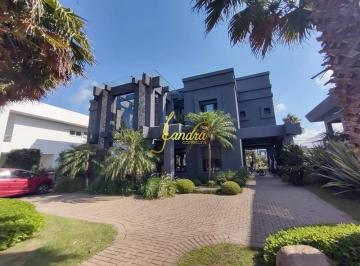 Casa · 469m² · 5 Quartos · 2 Vagas · Sobrado em condomínio com 04 suítes