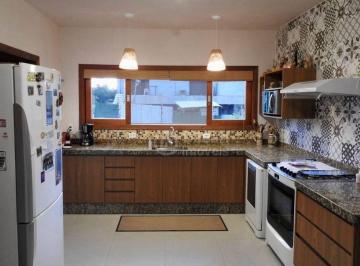 d4ac8a8578858be254e9eda9f9298e5af005d188 · Casa com 3 dormitórios, 312 m² - venda por R$ 2.700.000,00 ou aluguel por R$ 14.980,00/mês - Dos Med