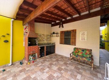 Casa de 2 quartos, Itanhaém · Casa com 2 quartos e churrasqueira em Itanhaém.