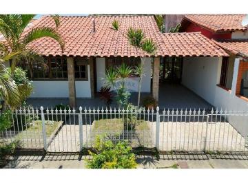 Casa · 141m² · 2 Quartos · 2 Vagas · Casa  à Venda em São Pedro da Aldeia/RJ, com 2 quartos. Olga Diuana R$ 430 mil