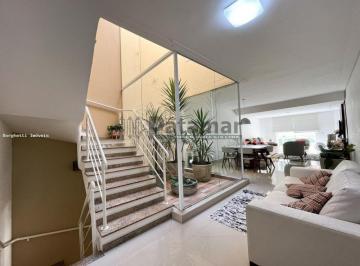 Casa · 170m² · 3 Quartos · 2 Vagas · Casa com com 3 Quartos e 3 banheiros à Venda no Monte Kemel