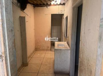 Casa · 265m² · 8 Quartos · 1 Vaga · Casa com 8 quartos disponível para venda no bairro Chácaras Tubalina E Quartel em Uberlândia-MG