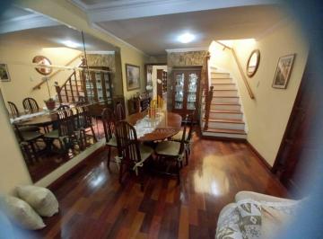 Casa · 297m² · 3 Quartos · 2 Vagas · Vila Arriete, Um Sobrado com 297m2 com 2 dormitórios sendo 1 Suíte