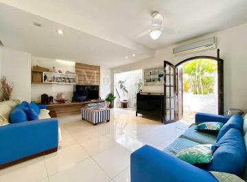 b21d79e8f57d83d249569423966049cd9bdd8a06 · Casa no Guarujá, Enseada, Condomínio Fechado e Frente para o Mar 3 Quartos, Sendo 1 Suíte e Sacada -