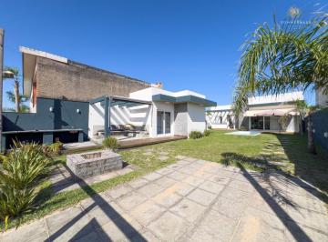 Casa · 170m² · 2 Quartos · 2 Vagas · Casa a venda em Rainha do Mar