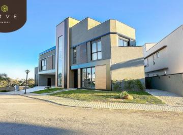 Casa · 345m² · 3 Quartos · 6 Vagas · Casa Verona - 3 suítes, sendo 1 master, 3 vagas cobertas + 3 descobertas, em Santa Felicidade!